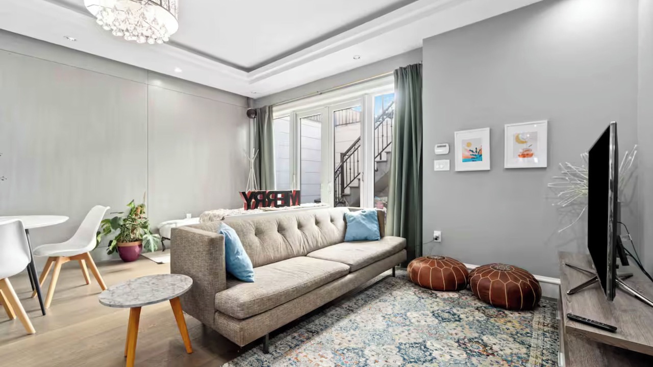 Photo of Livingroom in Marpole