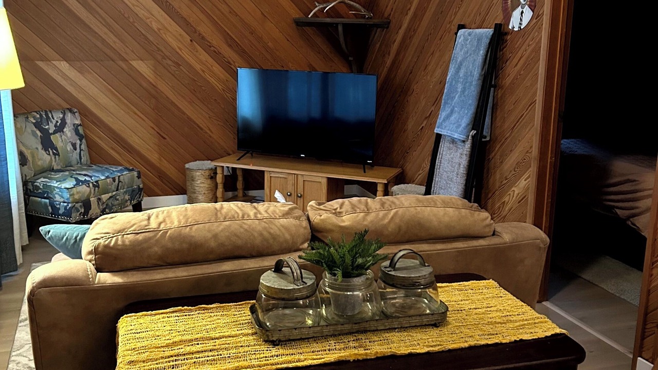 Photo of Livingroom in East Kootenay