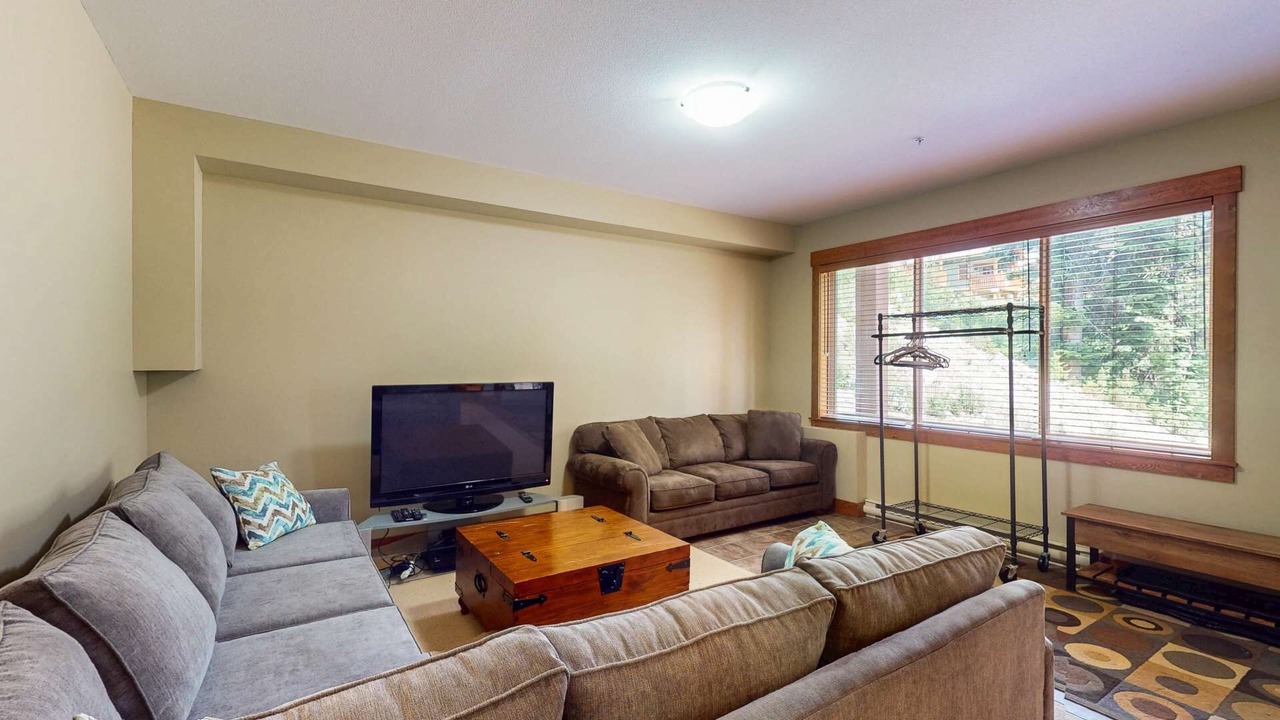 Photo of Livingroom in Snow Pine Estates
