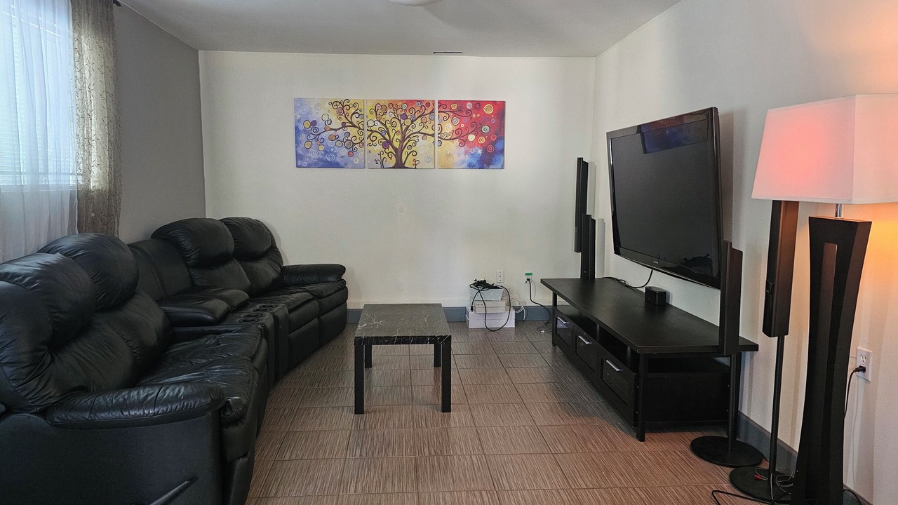 Photo of Livingroom in Guildford