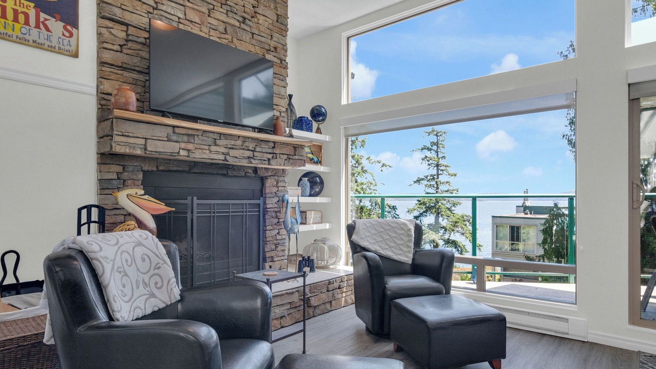 Photo of Livingroom in Yellow Point