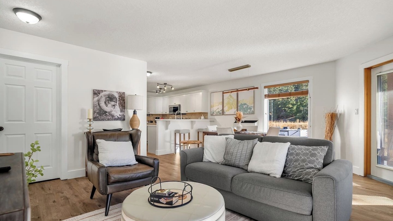 Photo of Livingroom in Radium Hot Springs