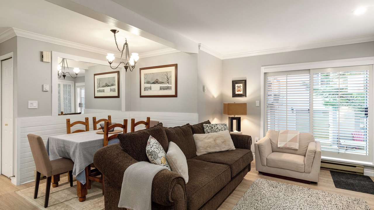 Photo of Livingroom in Upper Village