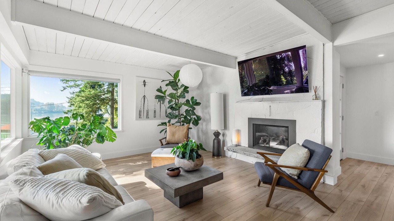 Photo of Livingroom in Hatzic
