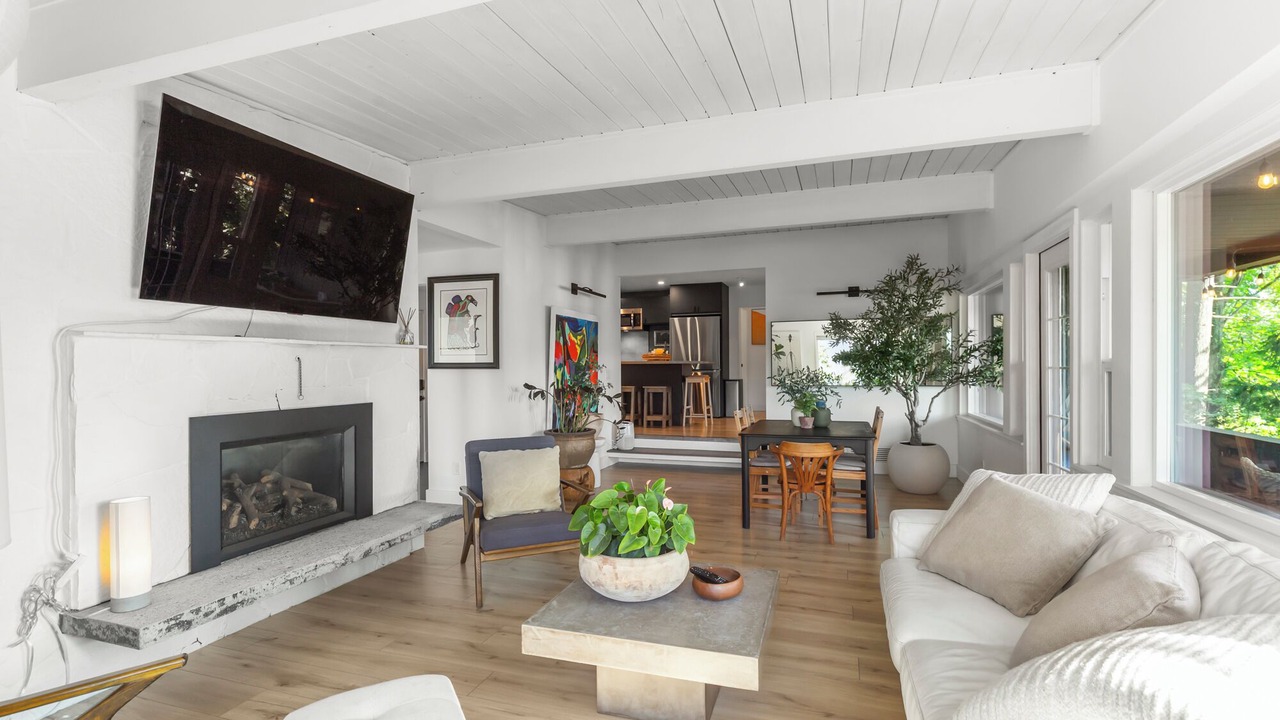 Photo of Livingroom in Hatzic