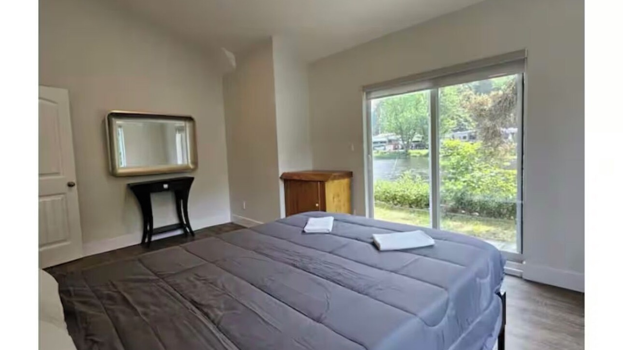 Photo of Bedroom in Harrison Hot Springs