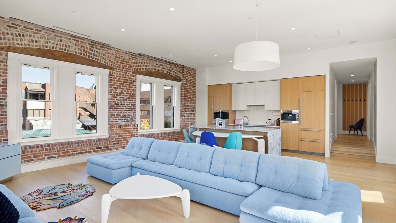 Photo of Livingroom in Inner Harbour