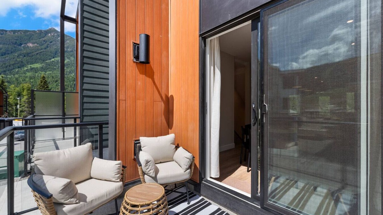 Photo of Patio Balcony in East Kootenay