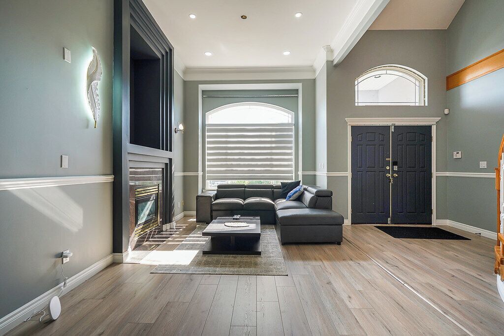 Photo of Livingroom in Surrey Newton