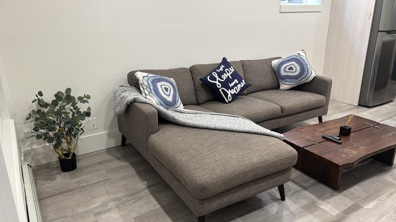Photo of Livingroom in Surrey Newton