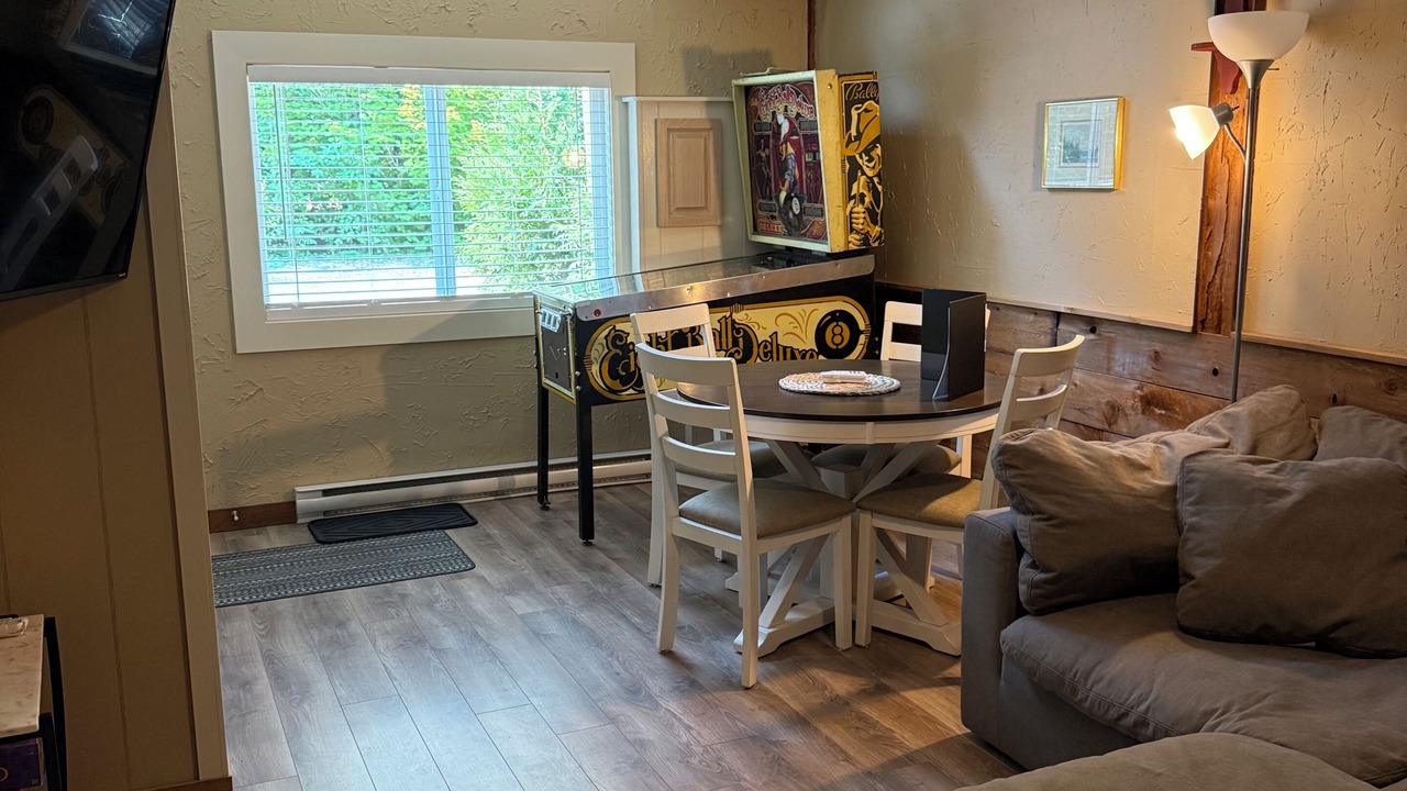 Photo of Livingroom in Cultus Lake