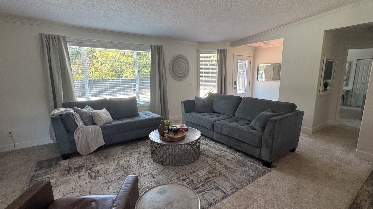 Photo of Livingroom in Langley