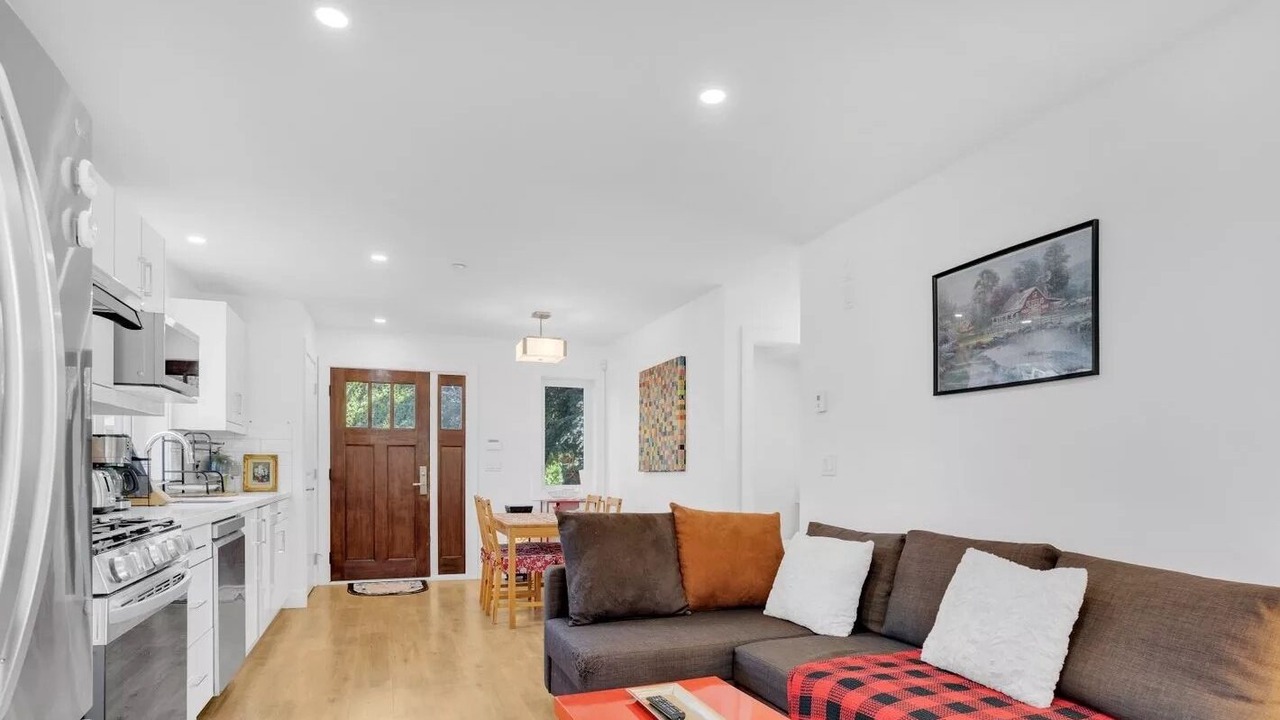 Photo of Livingroom in Oakridge