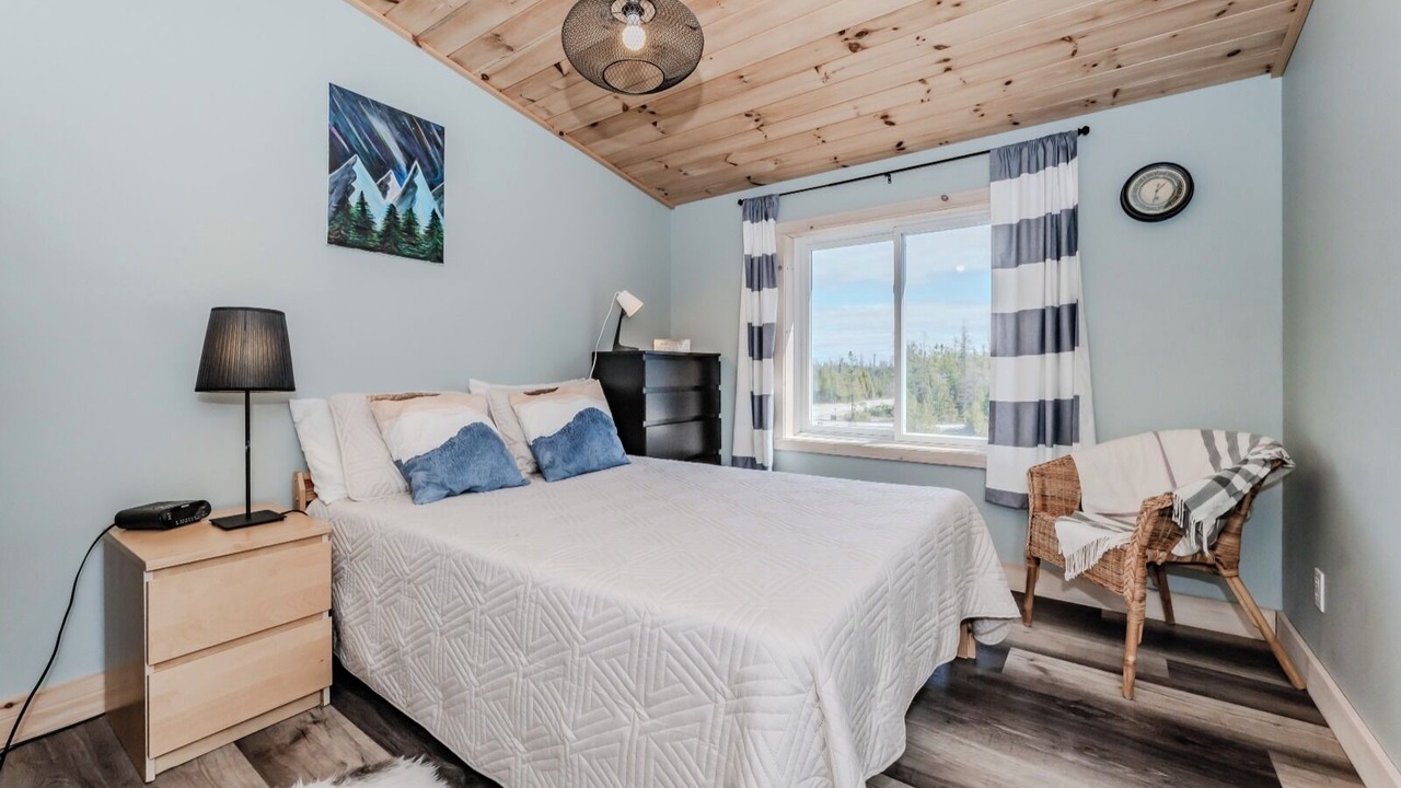 Photo of Bedroom in Colpoys Bay