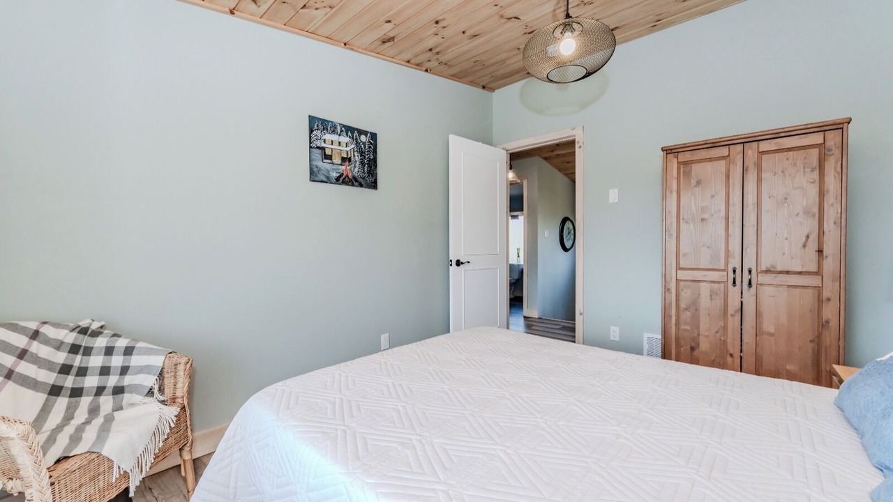 Photo of Bedroom in Colpoys Bay