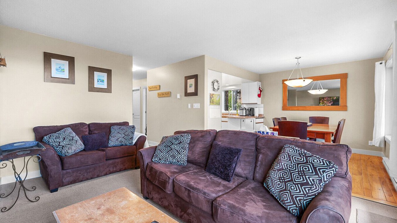 Photo of Livingroom in Snow Pine Estates