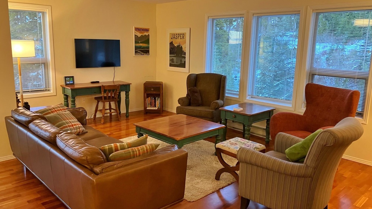 Photo of Livingroom in Courtenay