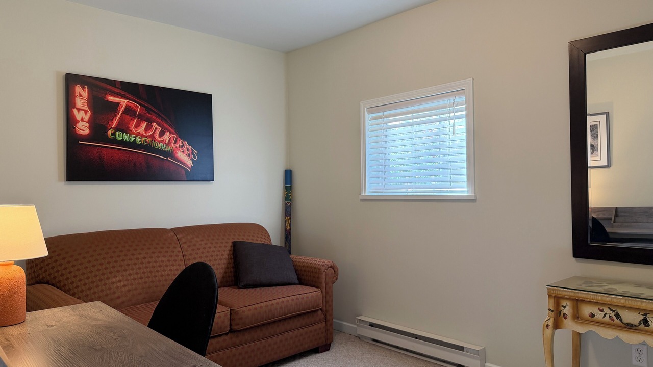 Photo of Livingroom in James Bay