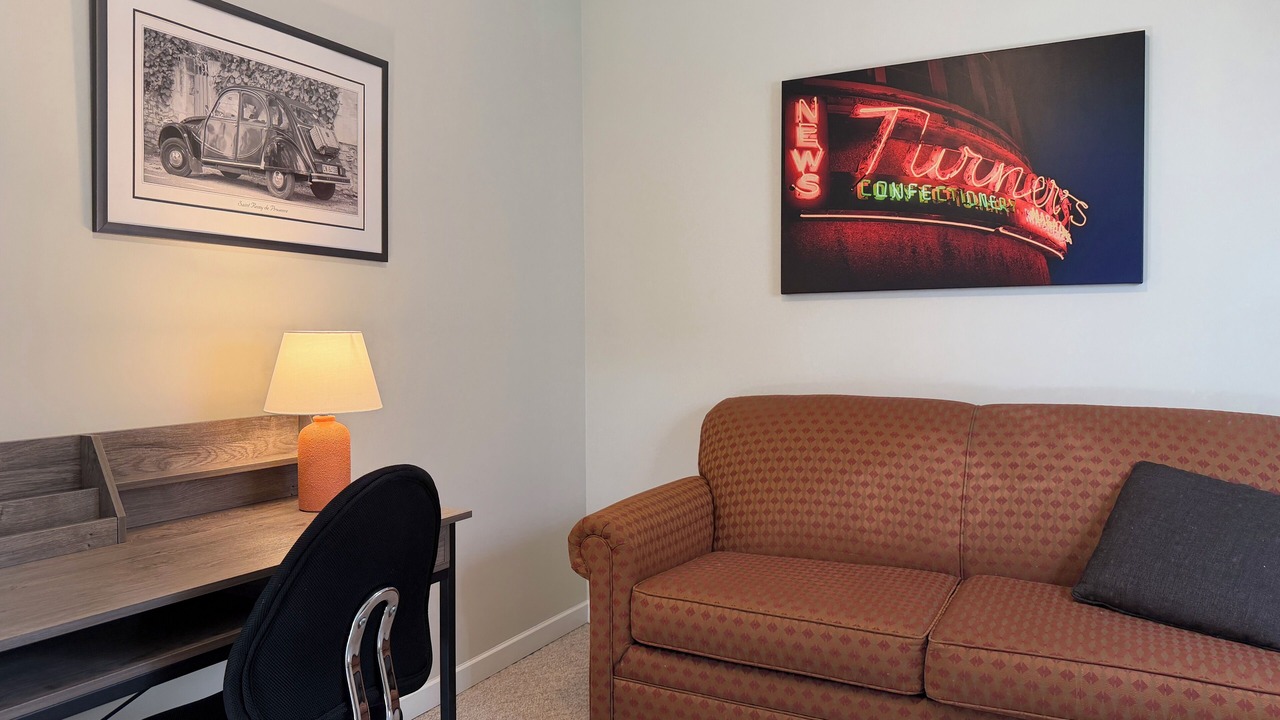 Photo of Livingroom in James Bay