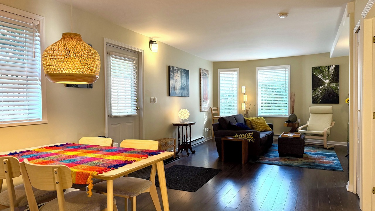 Photo of Livingroom in James Bay