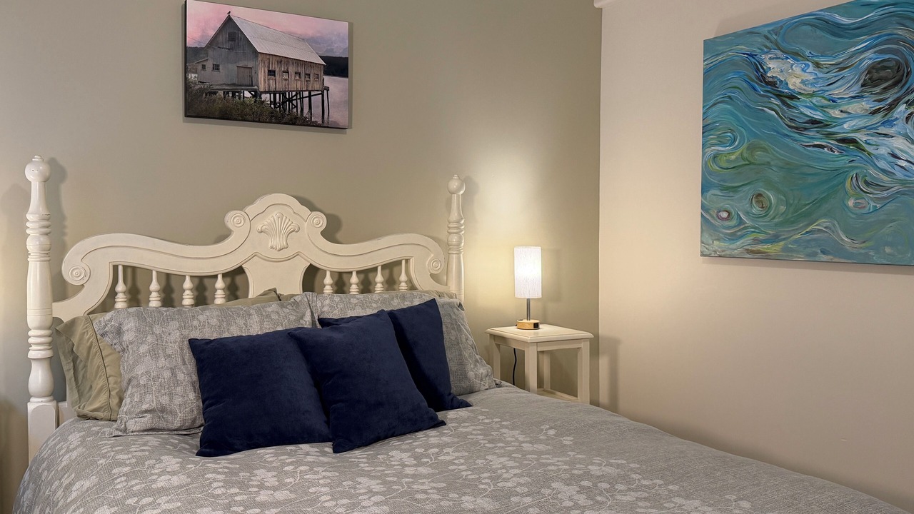 Photo of Bedroom in James Bay