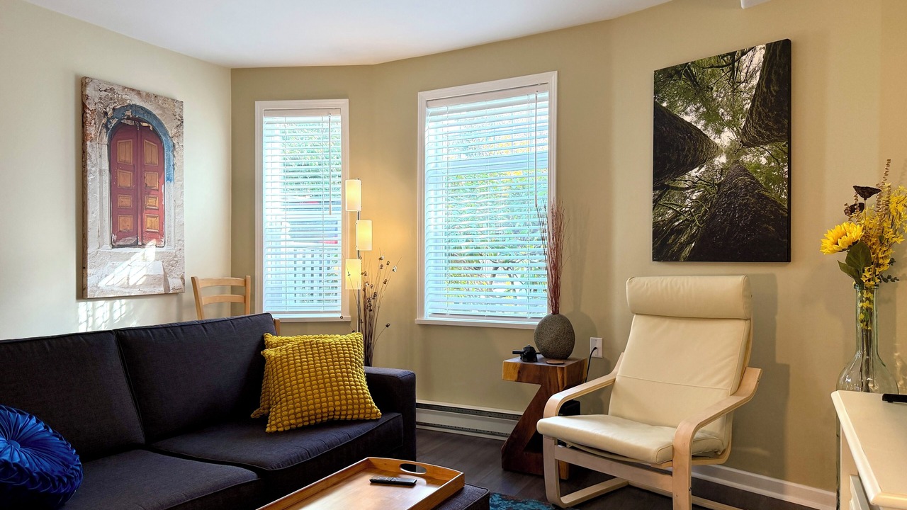 Photo of Livingroom in James Bay