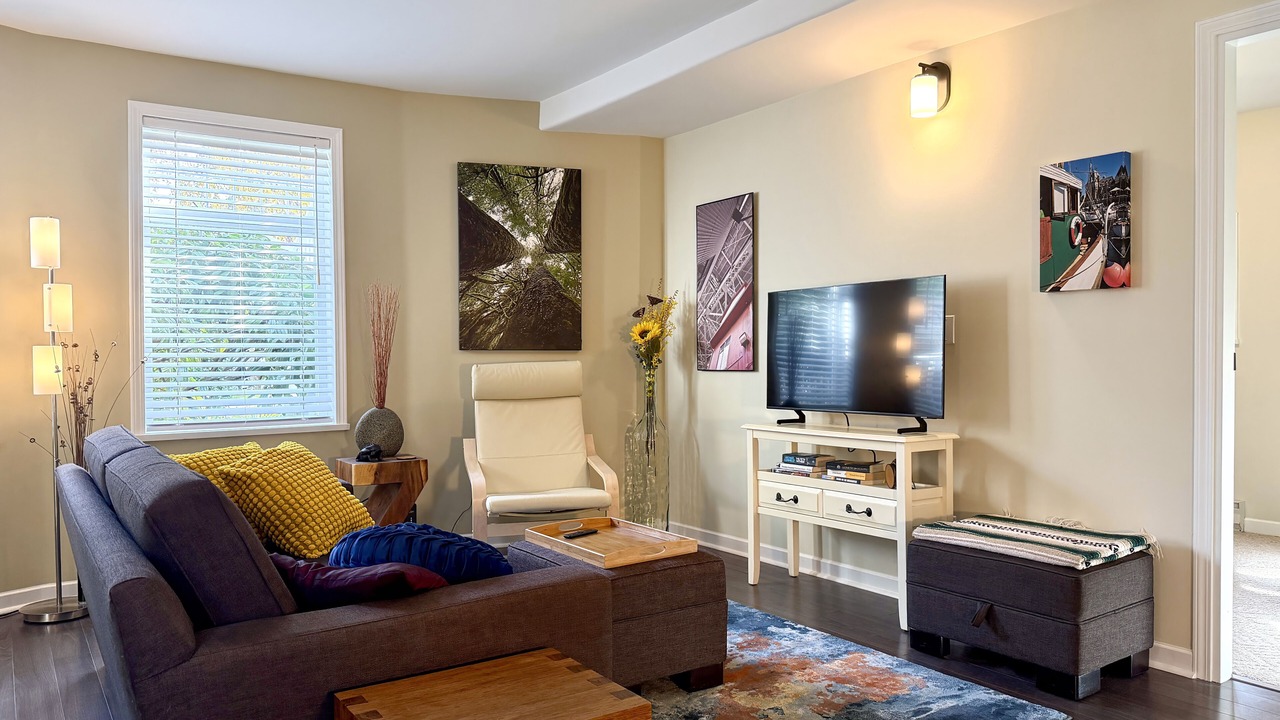 Photo of Livingroom in James Bay