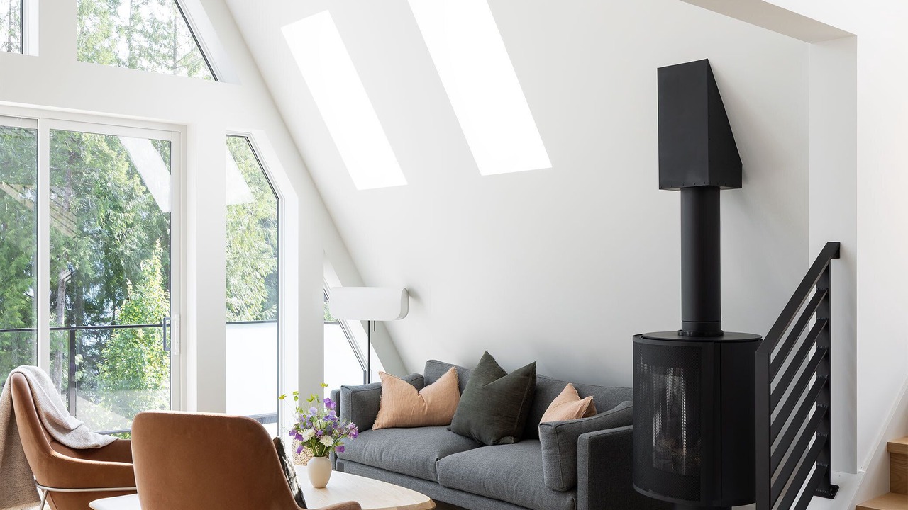 Photo of Livingroom in Youbou