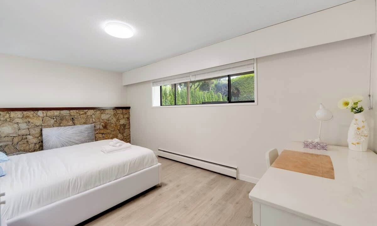 Photo of Bedroom in Oakridge