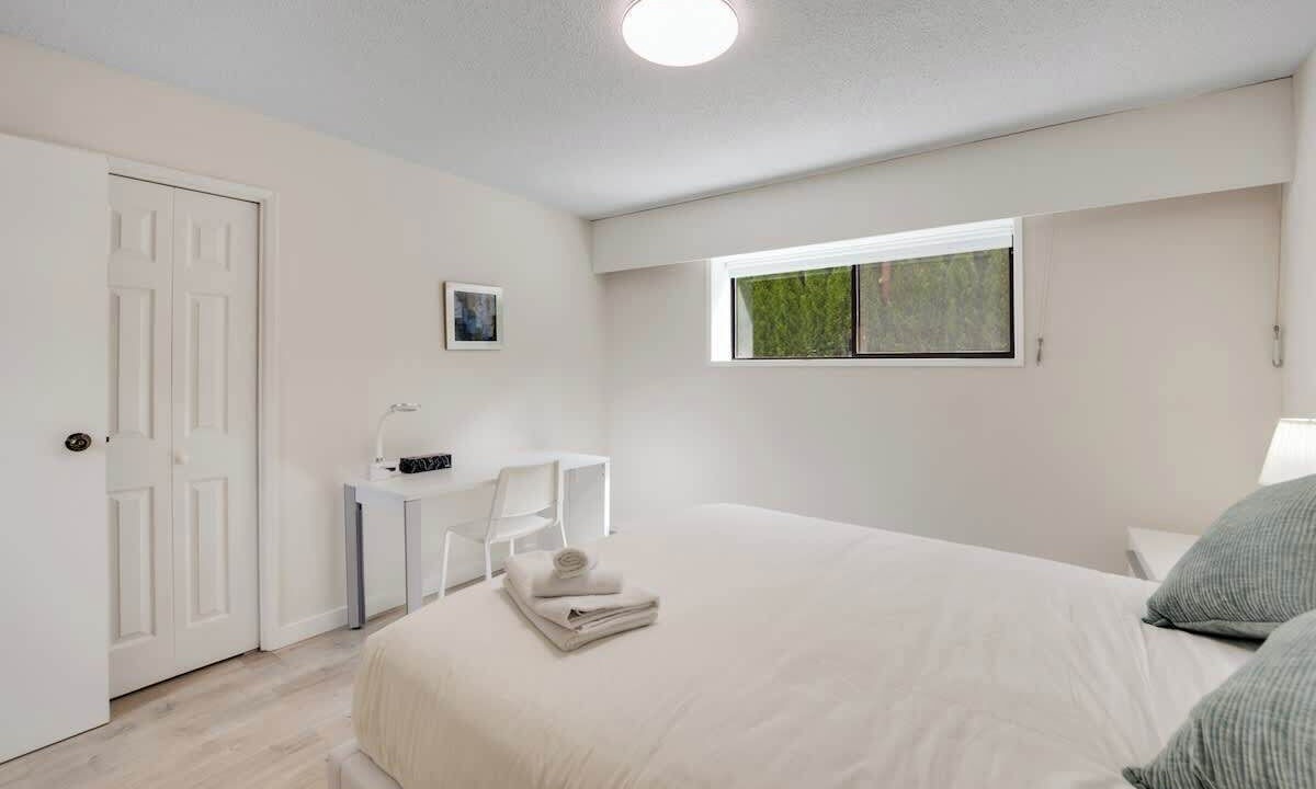 Photo of Bedroom in Oakridge