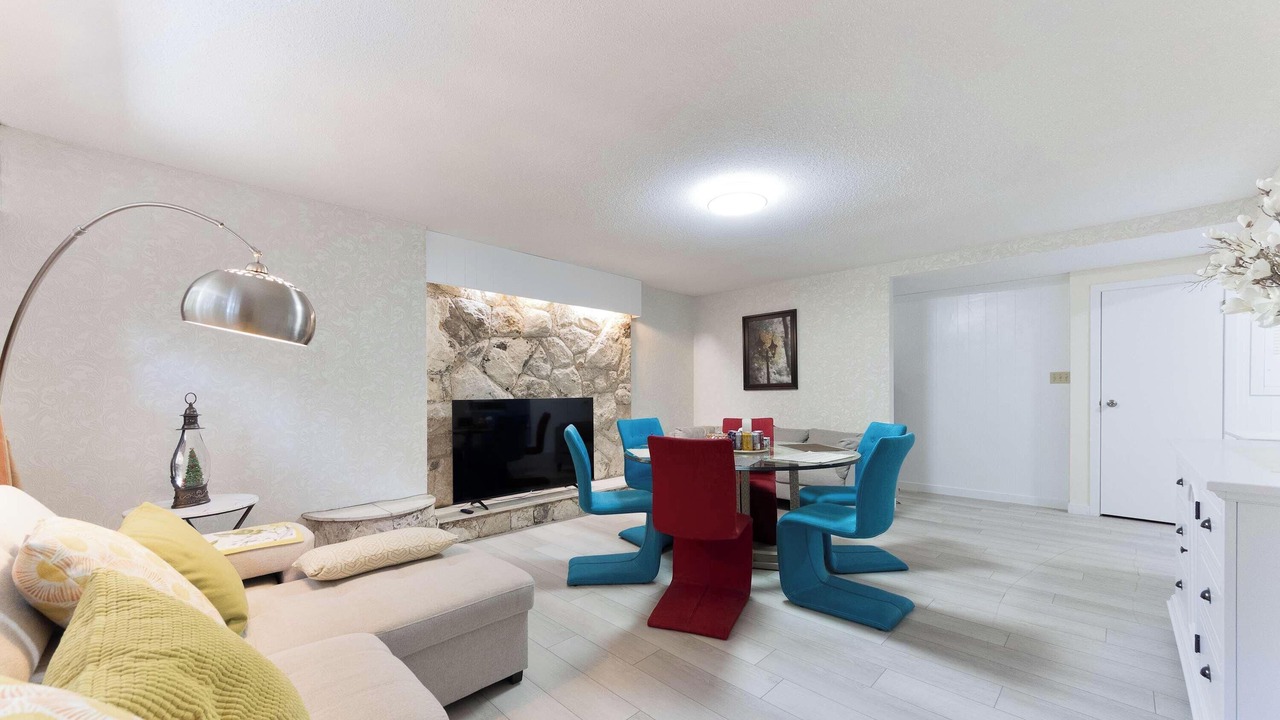 Photo of Livingroom in Oakridge