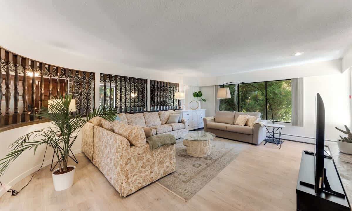 Photo of Livingroom in Oakridge