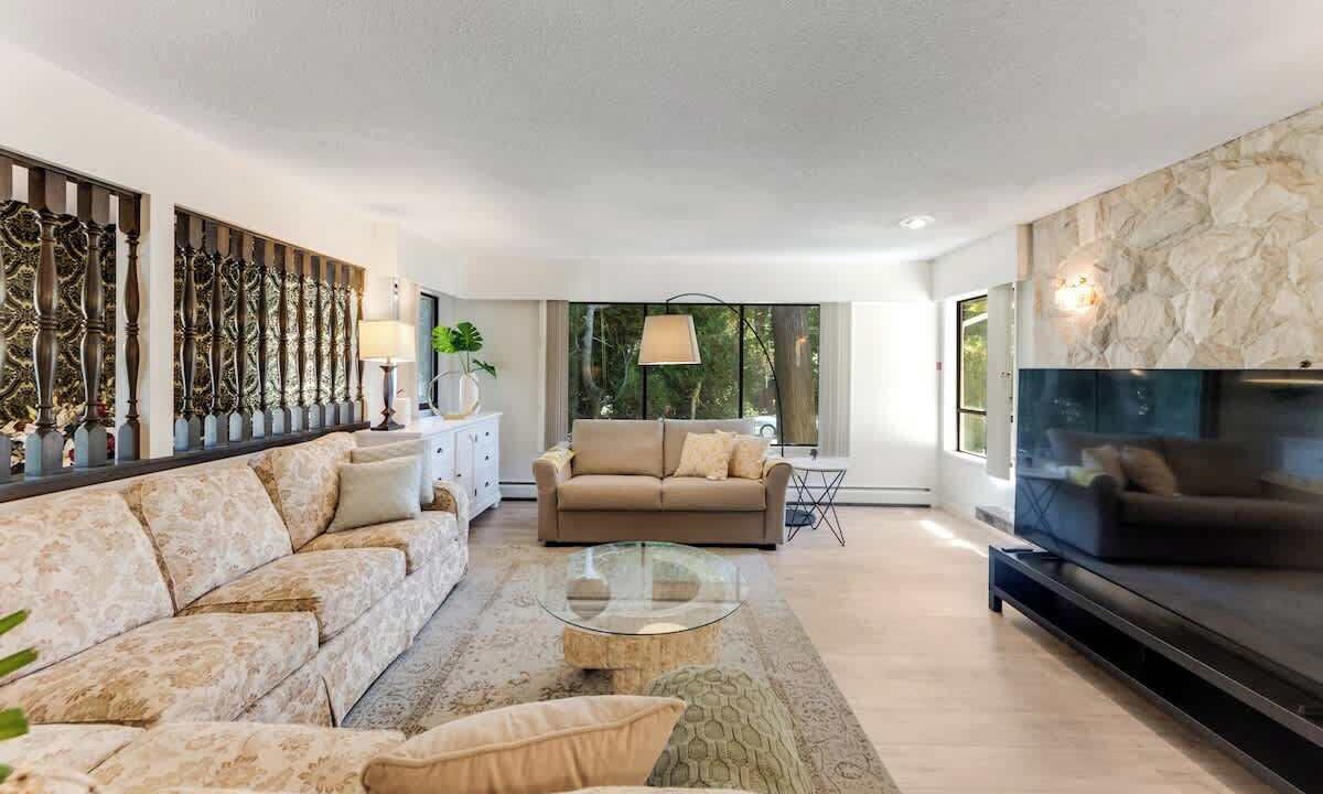 Photo of Livingroom in Oakridge