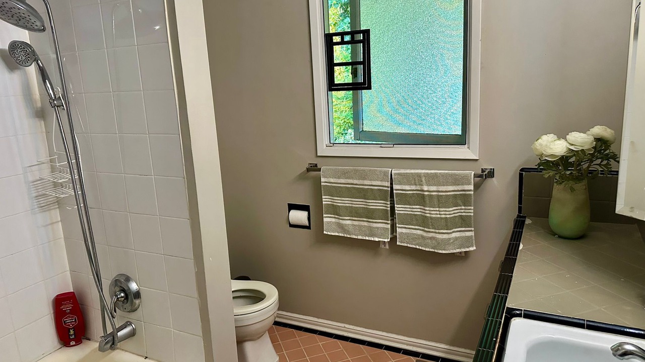 Photo of Bathroom in District of North Vancouver