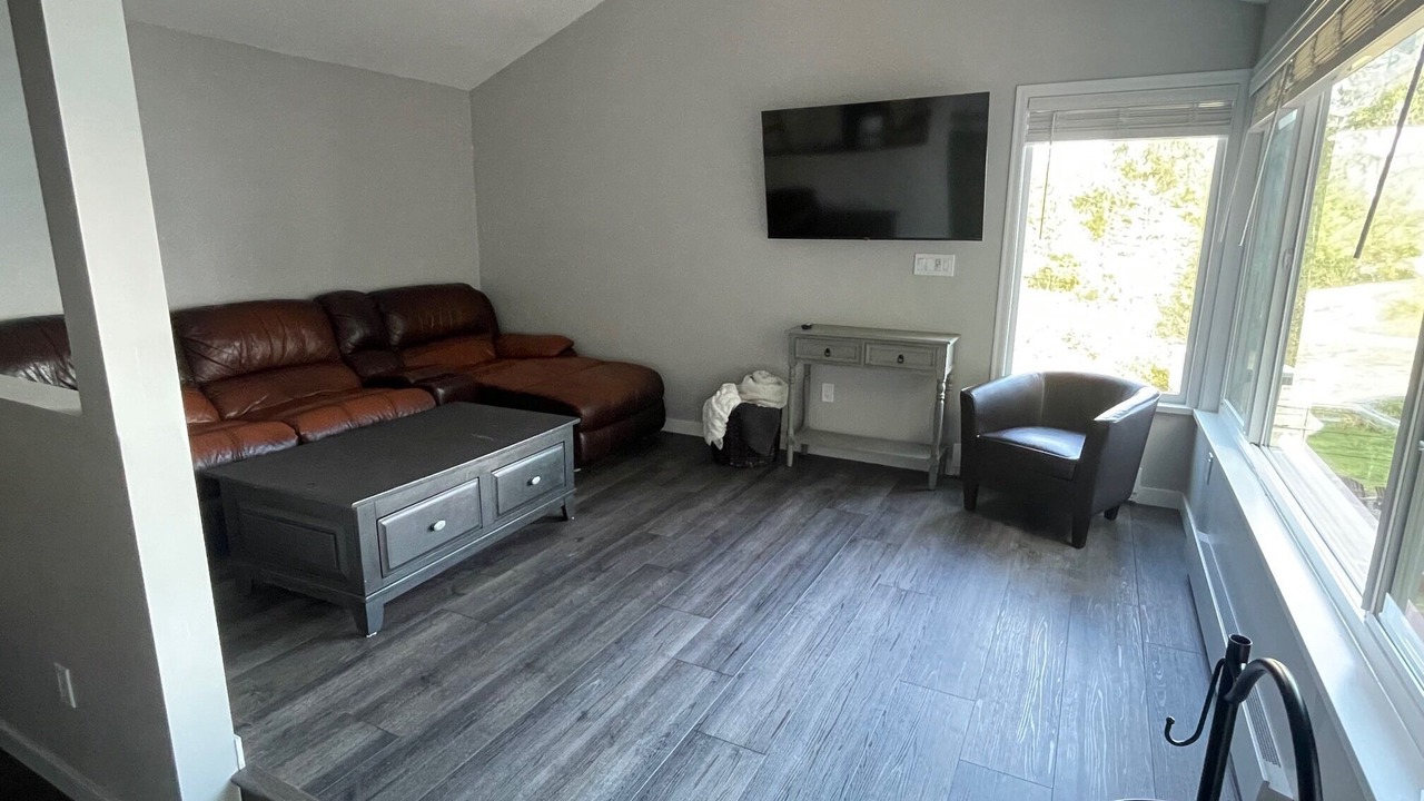 Photo of Livingroom in Earls Cove