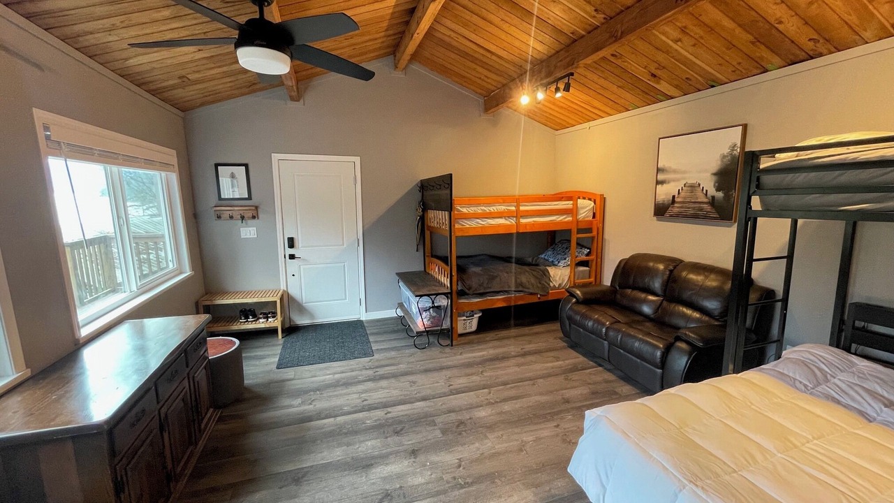 Photo of Bedroom in Earls Cove