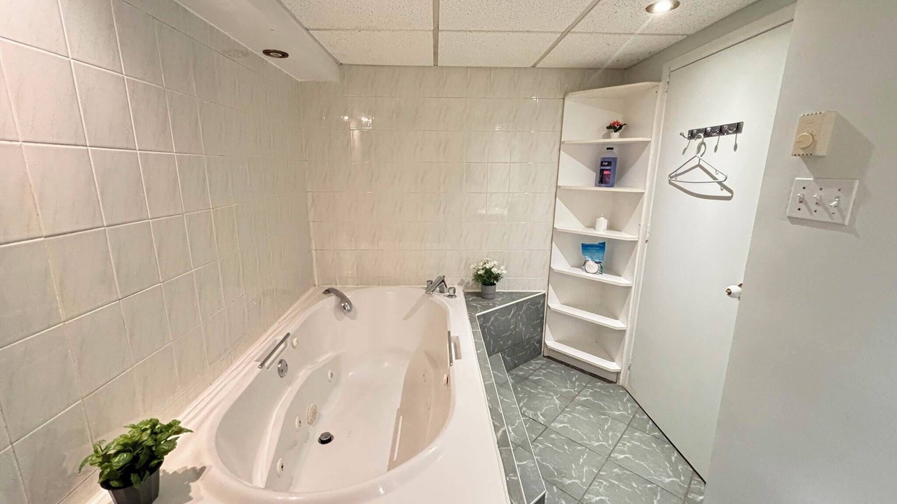 Photo of Bathroom in Saint-Hubert