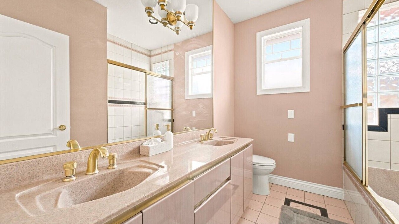 Photo of Bathroom in Arbutus Ridge