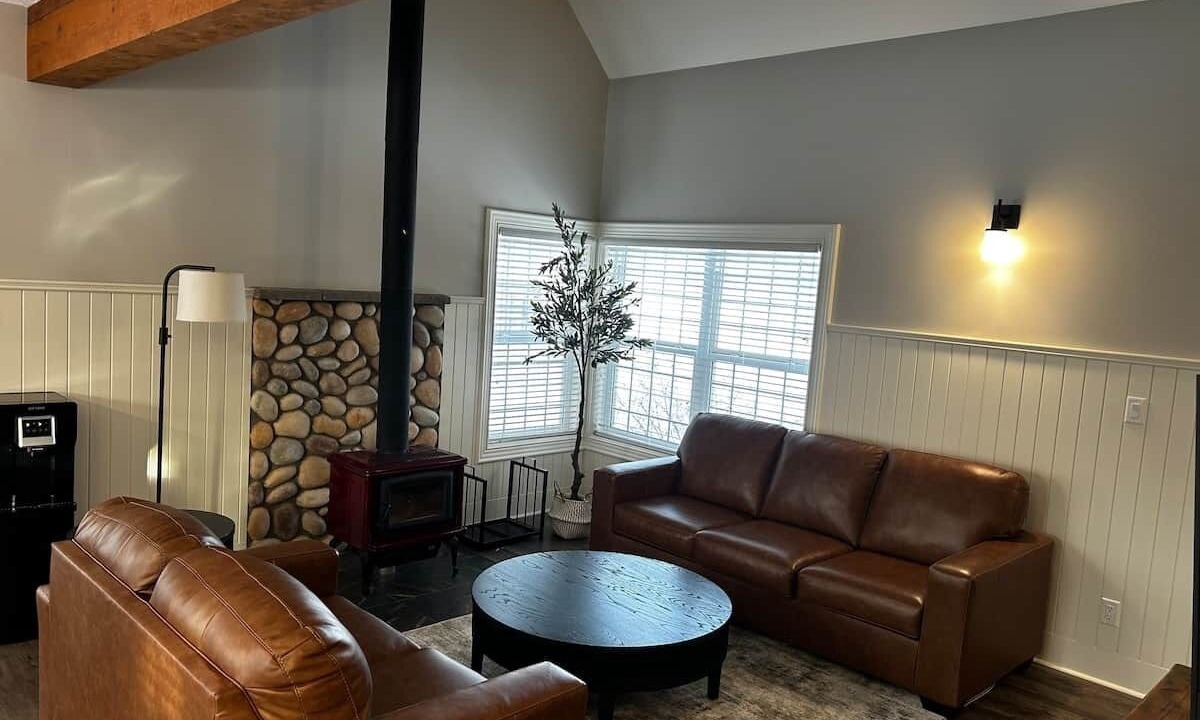 Photo of Livingroom in Fowler Lake