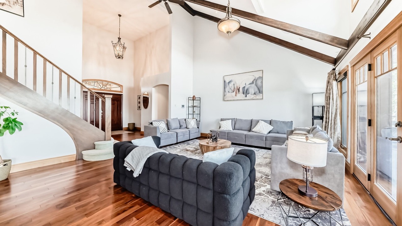 Photo of Livingroom in Calgary-Edmonton Corridor