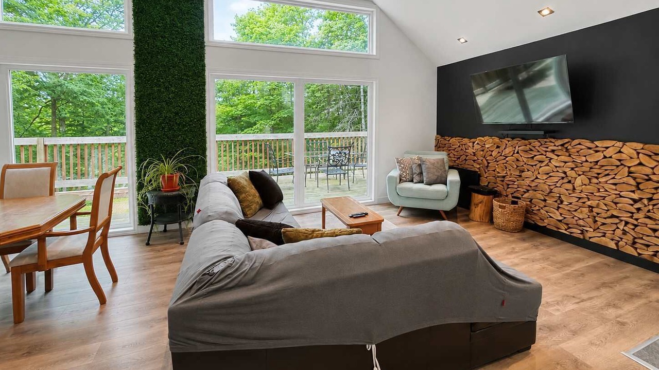 Photo of Livingroom in Amherst