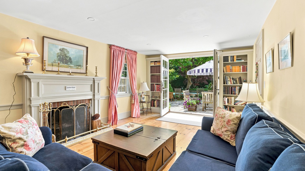 Photo of Livingroom in Old Town Historic District