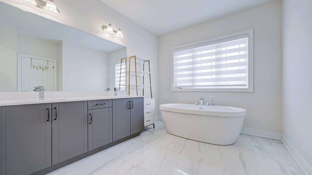 Photo of Bathroom in East Gwillimbury