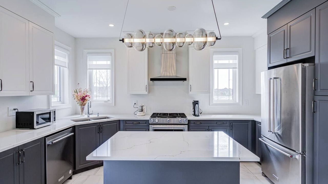 Photo of Kitchen in East Gwillimbury