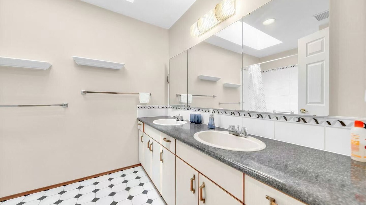 Photo of Bathroom in Delta