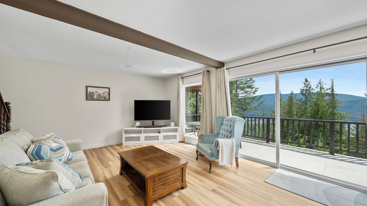 Photo of Livingroom in Anglemont