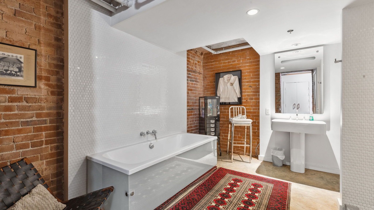 Photo of Bathroom in Chinatown