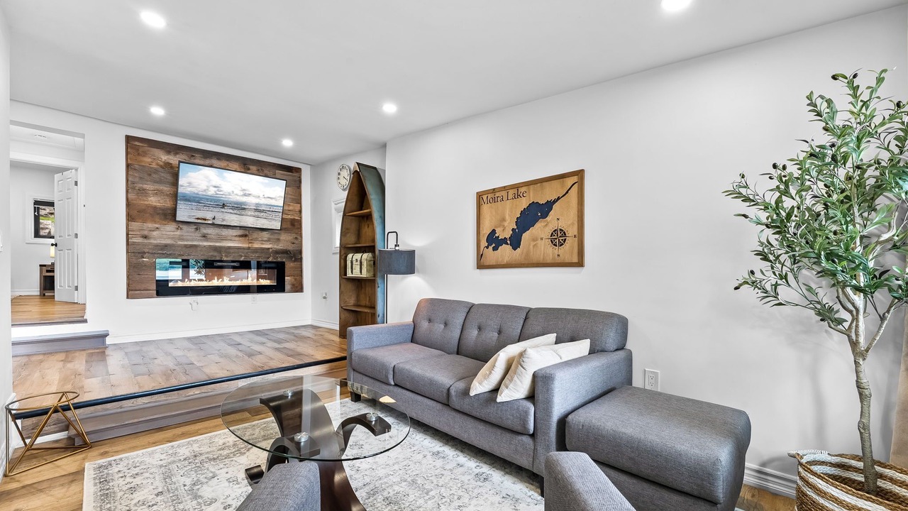Photo of Livingroom in Centre Hastings