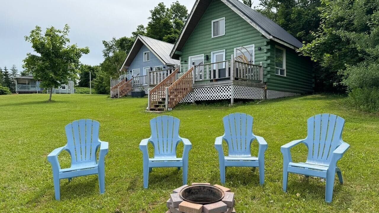 Photo of Outdoor in Commercial Cross