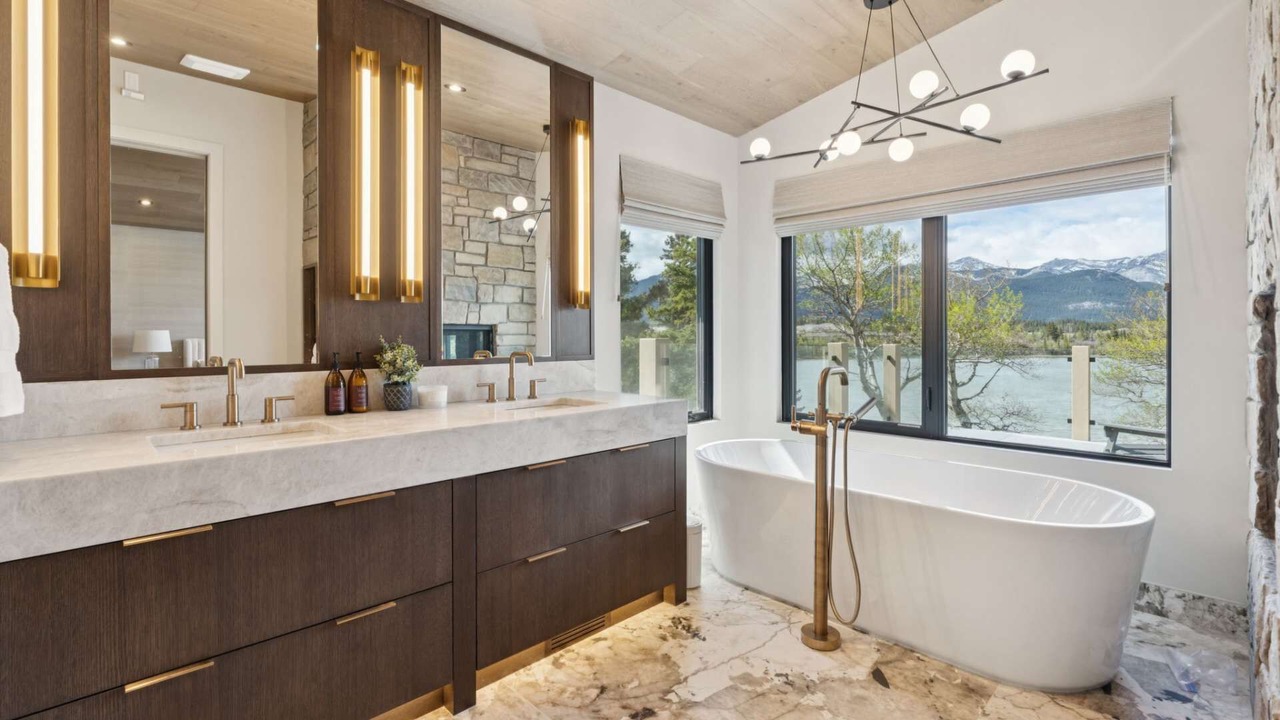 Photo of Bathroom in Kananaskis